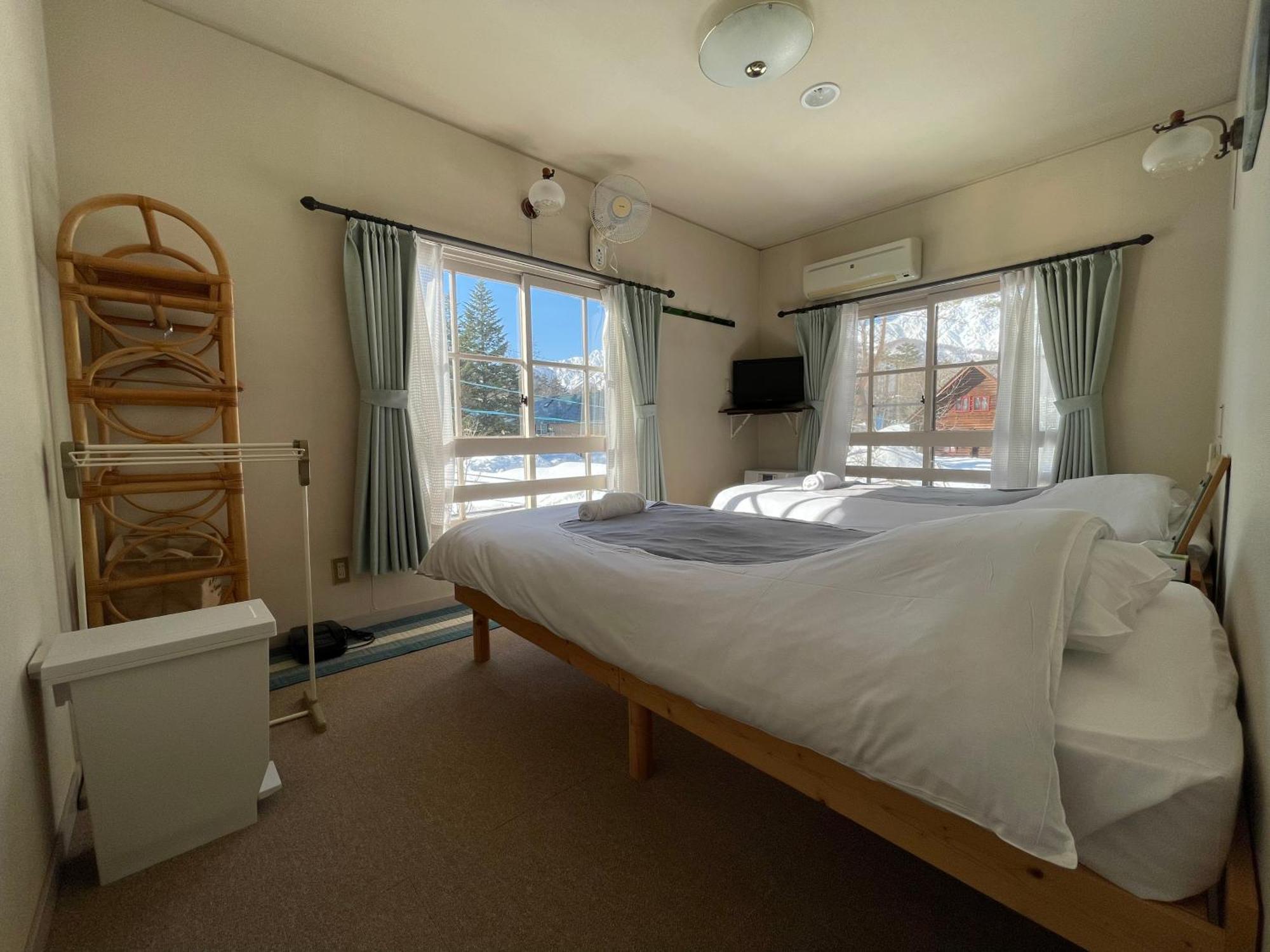 Hakuba Snow Fox Bed and Breakfast Buitenkant foto