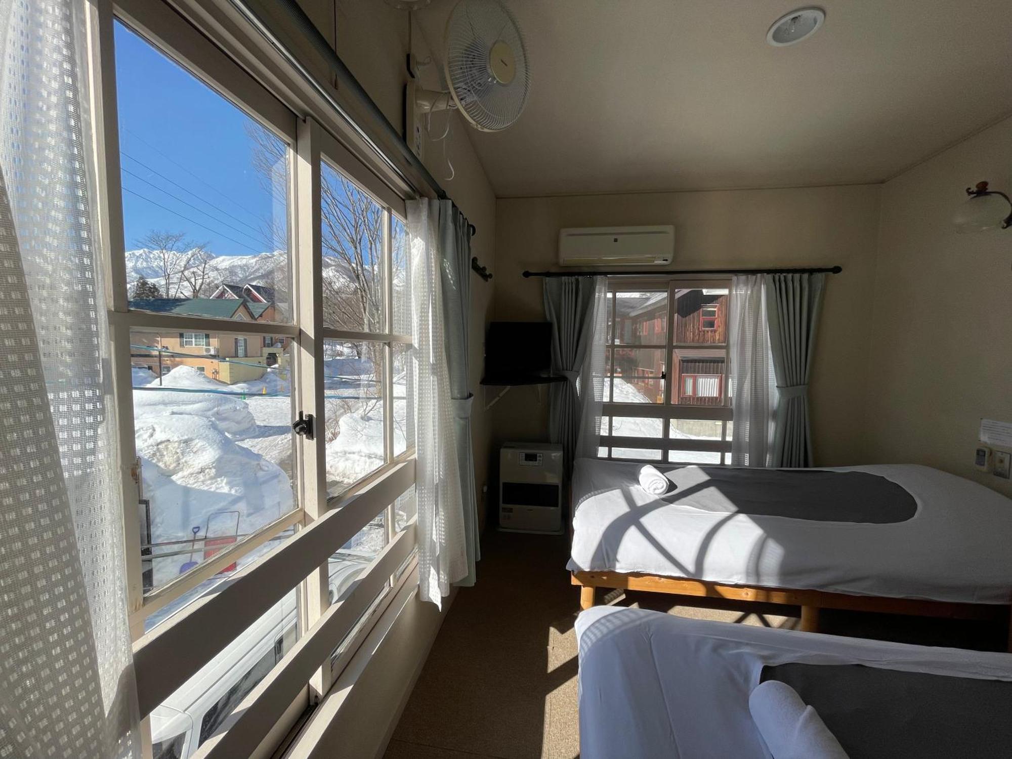 Hakuba Snow Fox Bed and Breakfast Buitenkant foto
